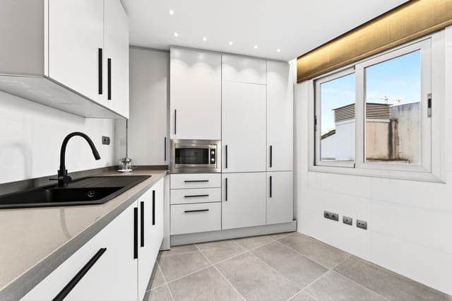 2 bedroom Apartment for sale in Centro Historico, Málaga city - € 740,000 (Ref: 9849264)