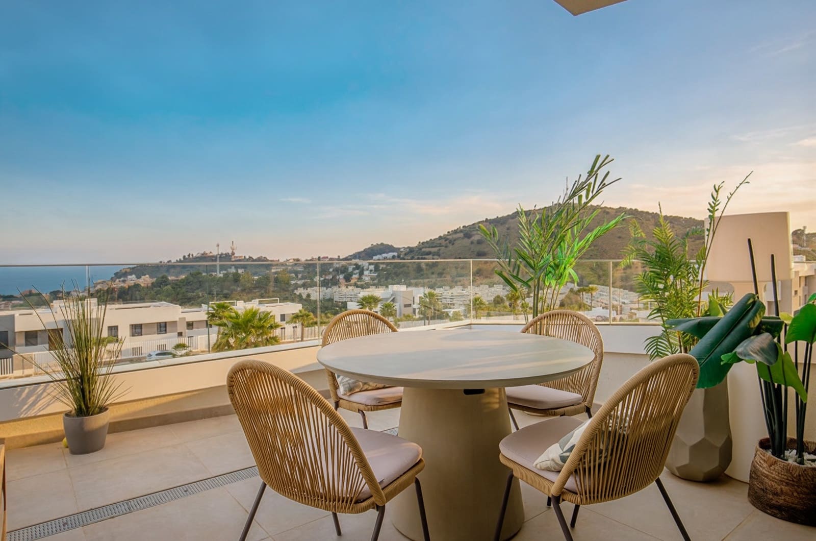 4 soverom Penthouse til salgs i Malaga by med svømmebasseng garasje - € 1 095 000 (Ref: 9851300)