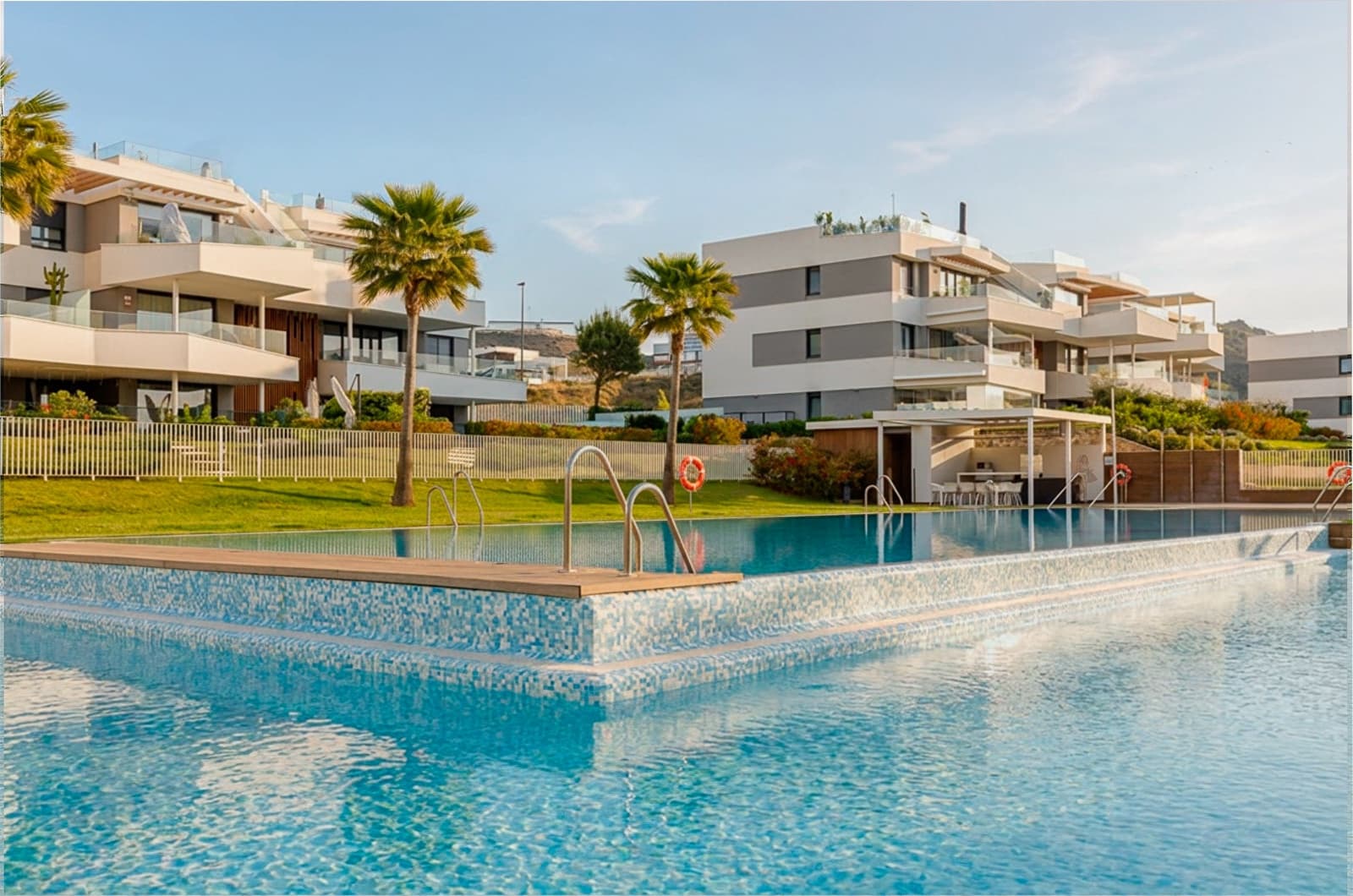 4 soverom Penthouse til salgs i Malaga by med svømmebasseng garasje - € 1 095 000 (Ref: 9851300)