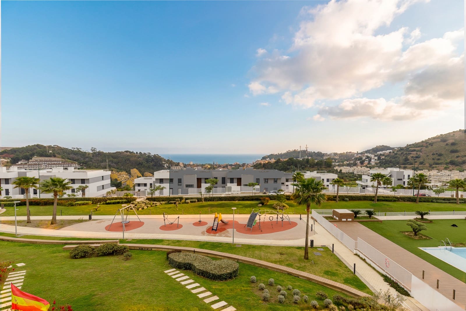 4 soverom Penthouse til salgs i Malaga by med svømmebasseng garasje - € 1 095 000 (Ref: 9851300)