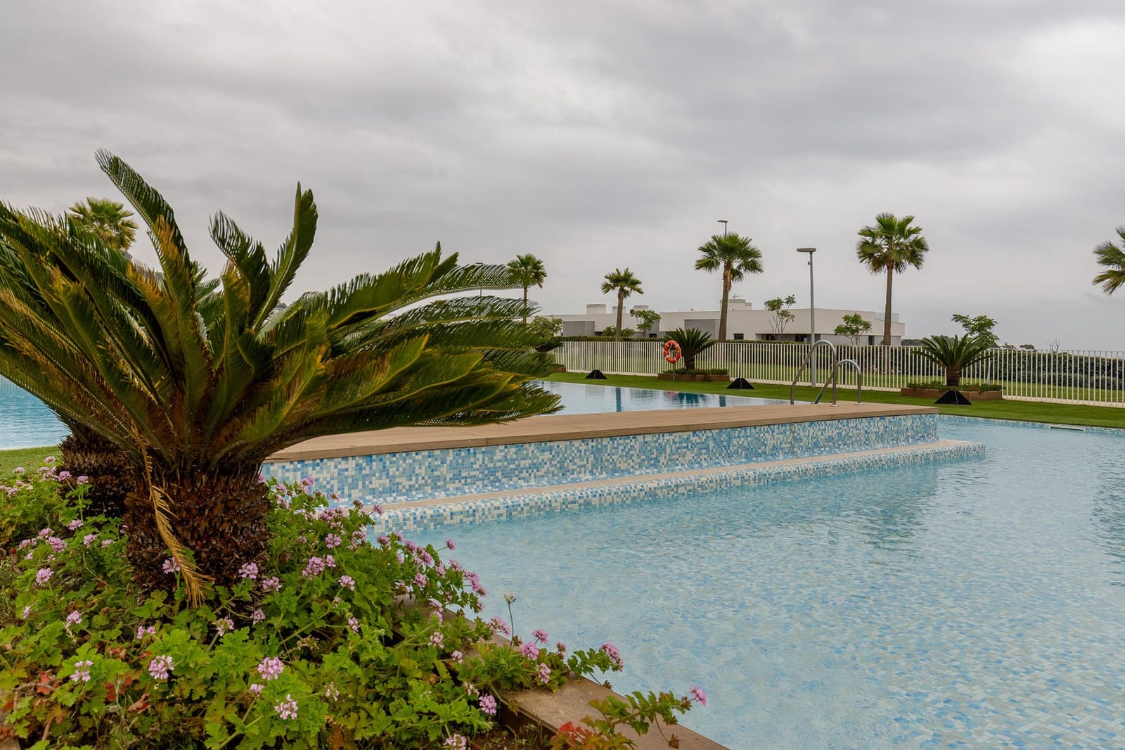 4 soverom Penthouse til salgs i Malaga by med svømmebasseng garasje - € 1 095 000 (Ref: 9851300)