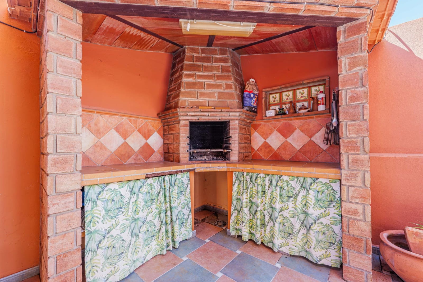 6 bedroom Semi-detached Villa for sale in Puerto de la Torre with garage - € 599,000 (Ref: 9855317)