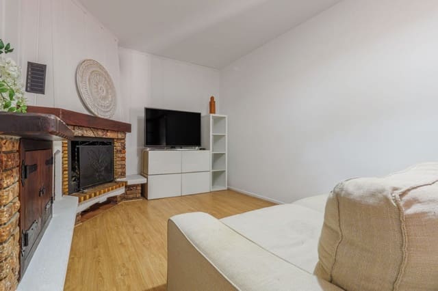 6 bedroom Semi-detached Villa for sale in Puerto de la Torre, Málaga city with garage - € 599,000 (Ref: 9855317)