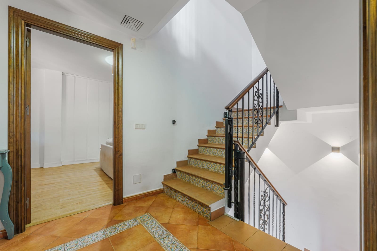 6 Zimmer Doppelhaus zu verkaufen in Puerto de la Torre mit Garage - 549.000 € (Ref: 9855317)