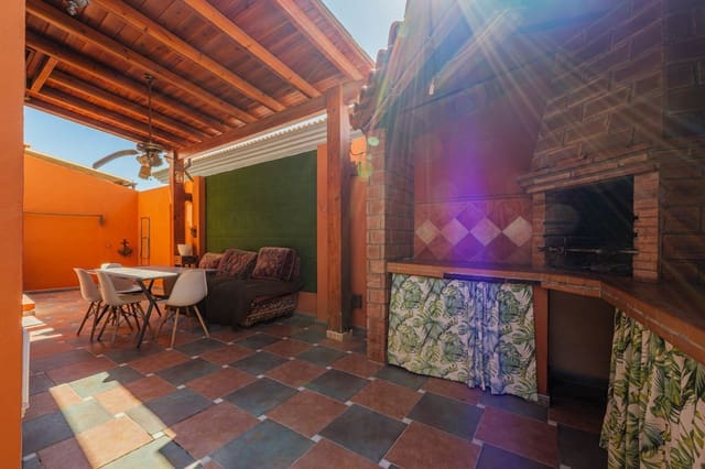 6 bedroom Semi-detached Villa for sale in Puerto de la Torre, Málaga city with garage - € 599,000 (Ref: 9855317)