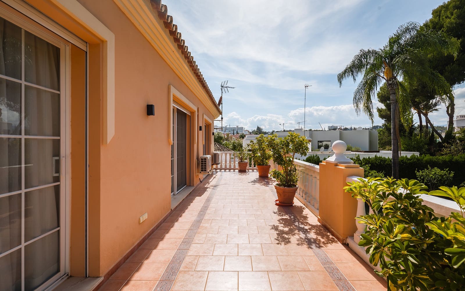 5 soveværelse Villa til salg i Marbella med swimmingpool garage - € 3.850.000 (Ref: 9859847)