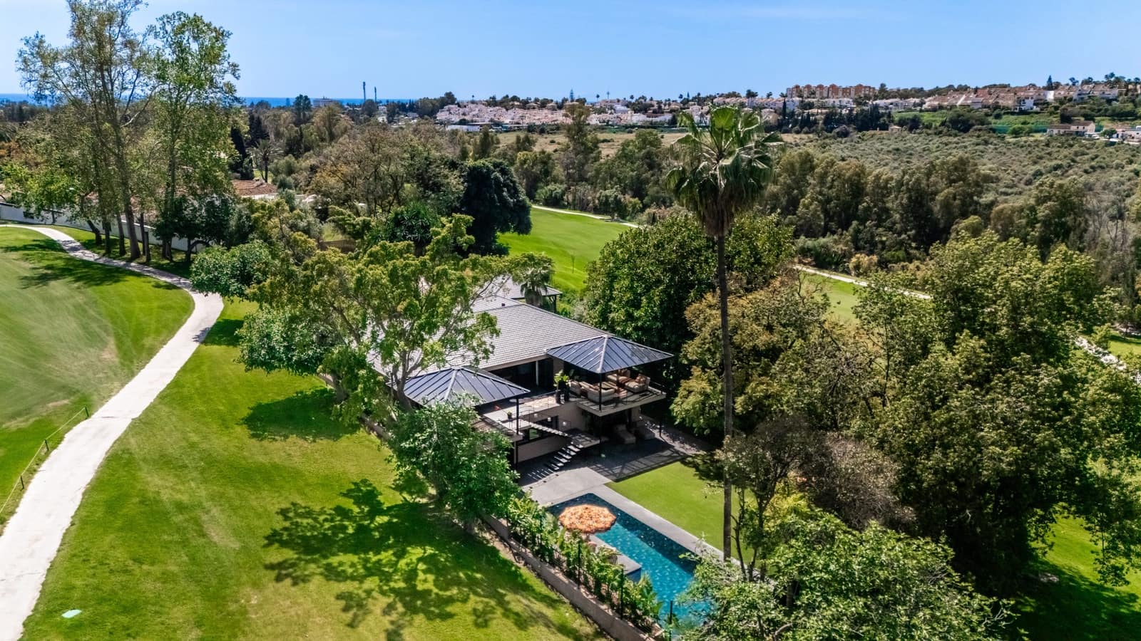 4 soverom Villa til salgs i Guadalmina med svømmebasseng garasje - € 3 695 000 (Ref: 9861755)