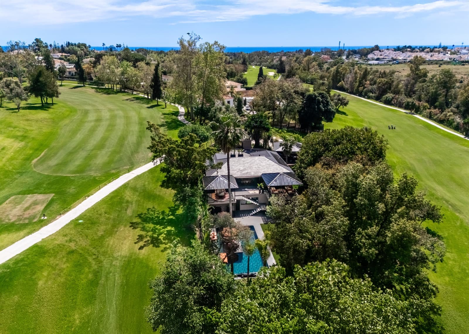 4 bedroom Villa for sale in Guadalmina with pool garage - € 3,695,000 (Ref: 9861755)