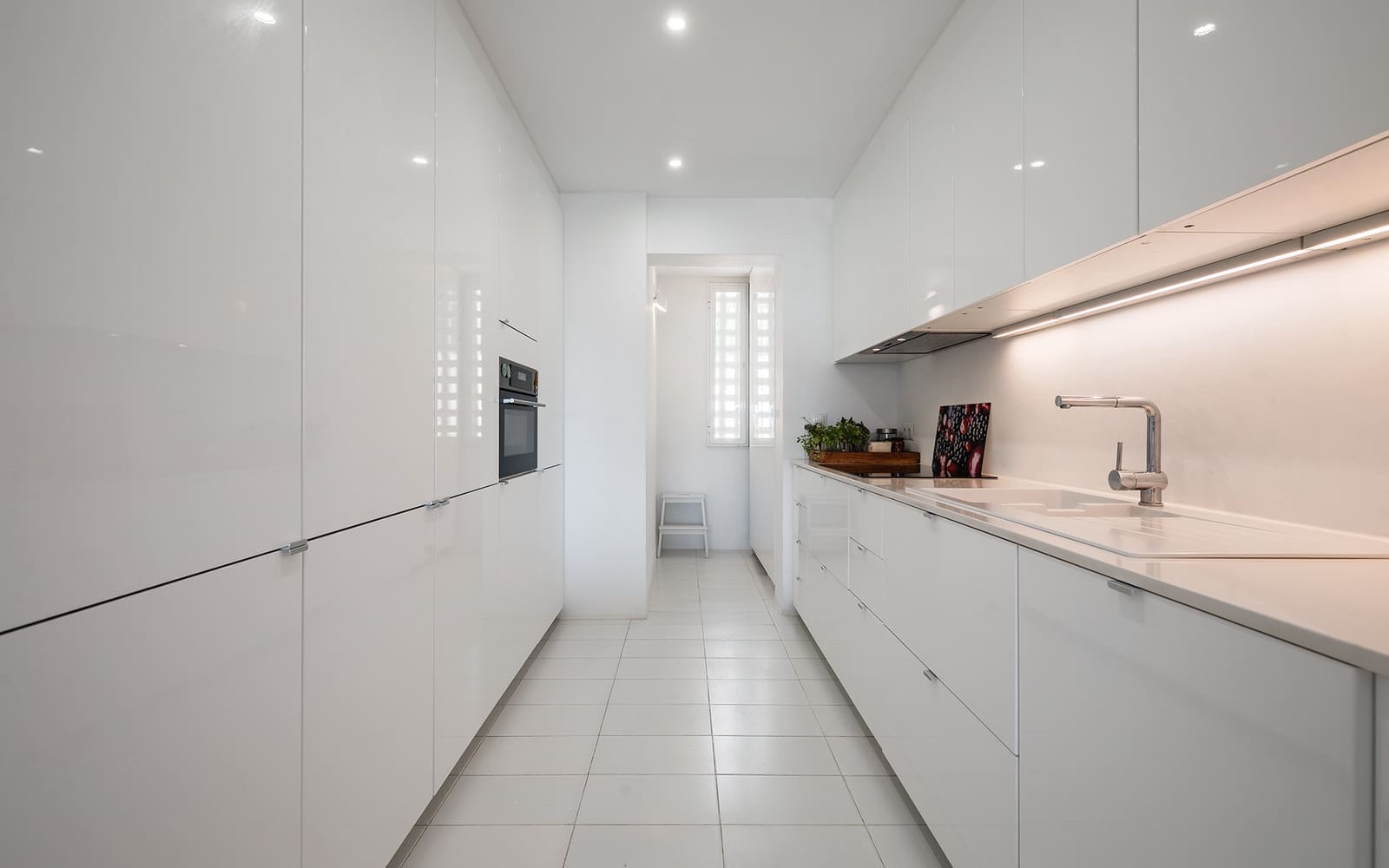 2 bedroom Penthouse for sale in Marbella with pool garage - € 1,250,000 (Ref: 9861756)