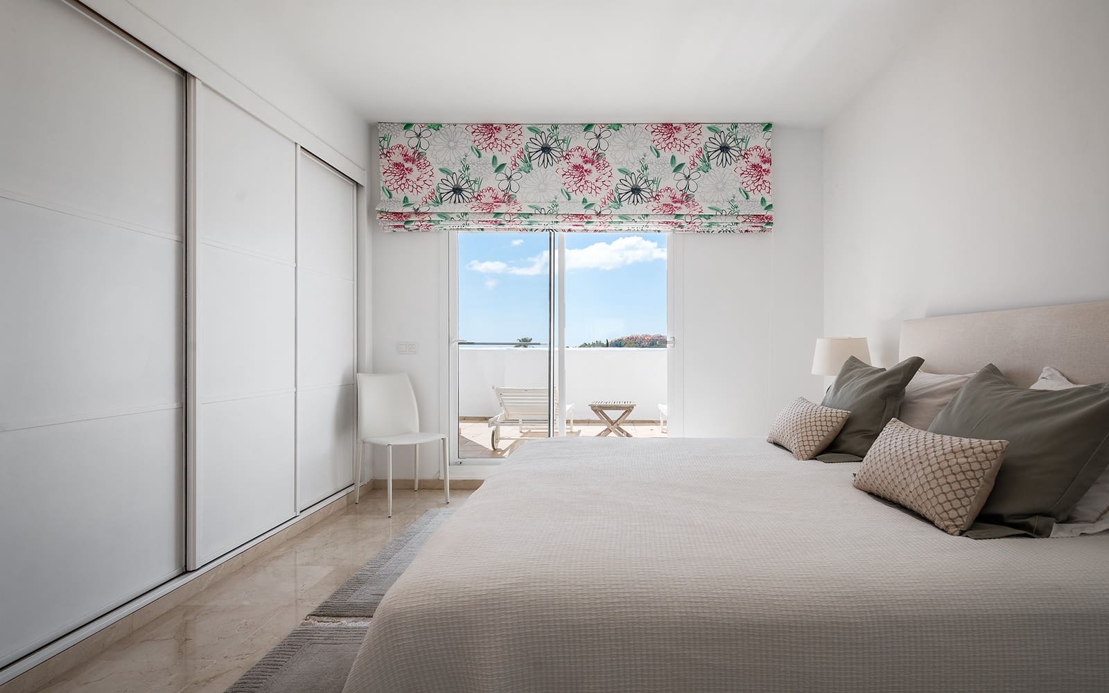 2 bedroom Penthouse for sale in Marbella with pool garage - € 1,250,000 (Ref: 9861756)