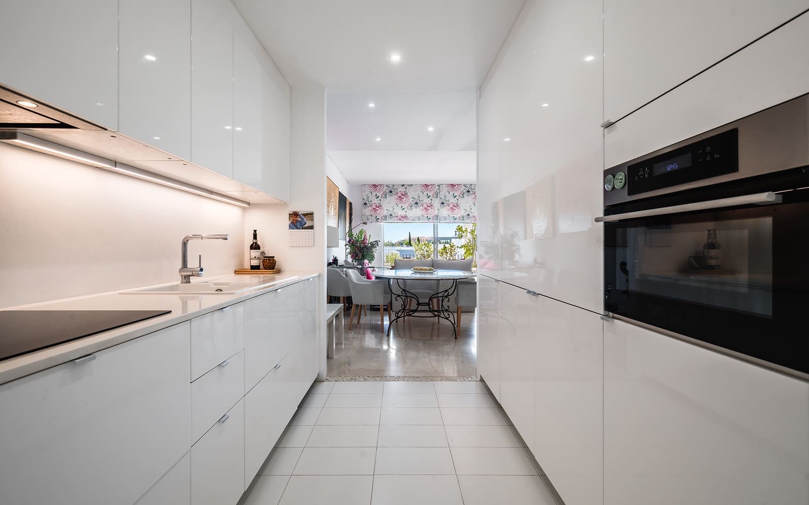 2 bedroom Penthouse for sale in Marbella with pool garage - € 1,250,000 (Ref: 9861756)