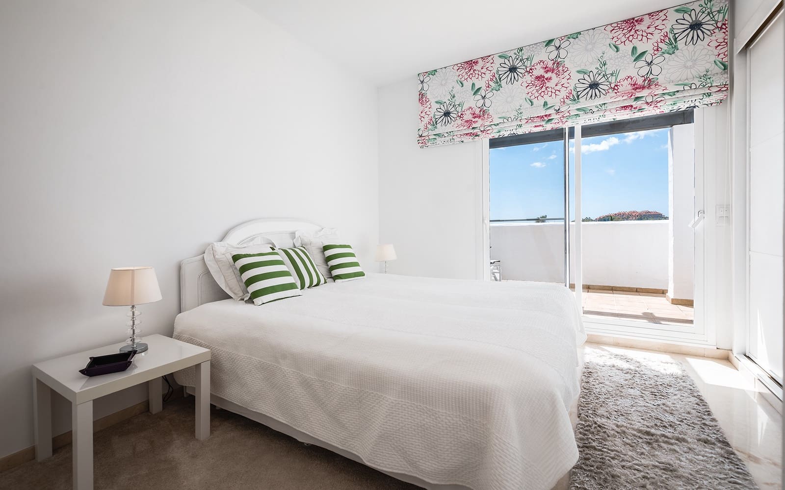 2 bedroom Penthouse for sale in Marbella with pool garage - € 1,250,000 (Ref: 9861756)