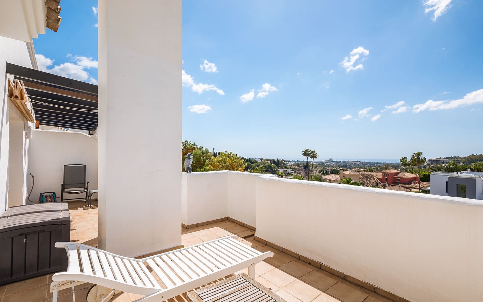 2 bedroom Penthouse for sale in Marbella with pool garage - € 1,250,000 (Ref: 9861756)