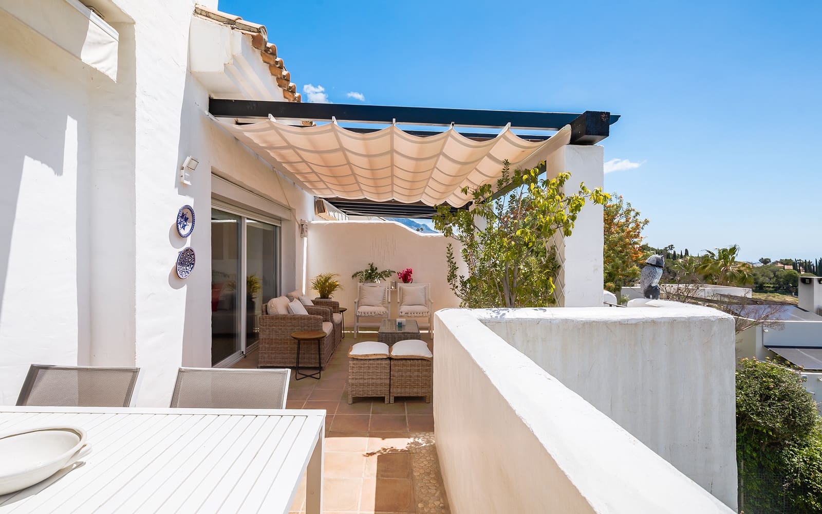 2 bedroom Penthouse for sale in Marbella with pool garage - € 1,250,000 (Ref: 9861756)