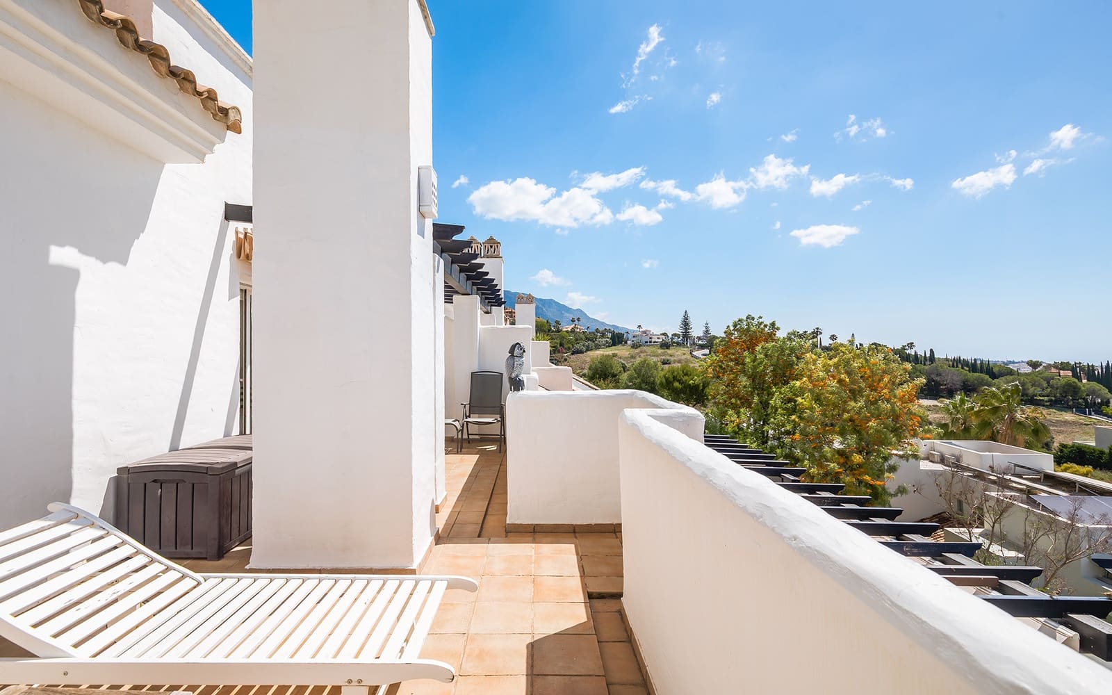 2 bedroom Penthouse for sale in Marbella with pool garage - € 1,250,000 (Ref: 9861756)