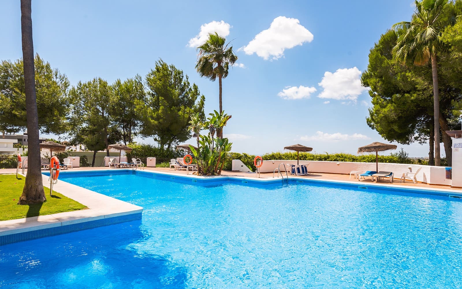 2 bedroom Penthouse for sale in Marbella with pool garage - € 1,250,000 (Ref: 9861756)