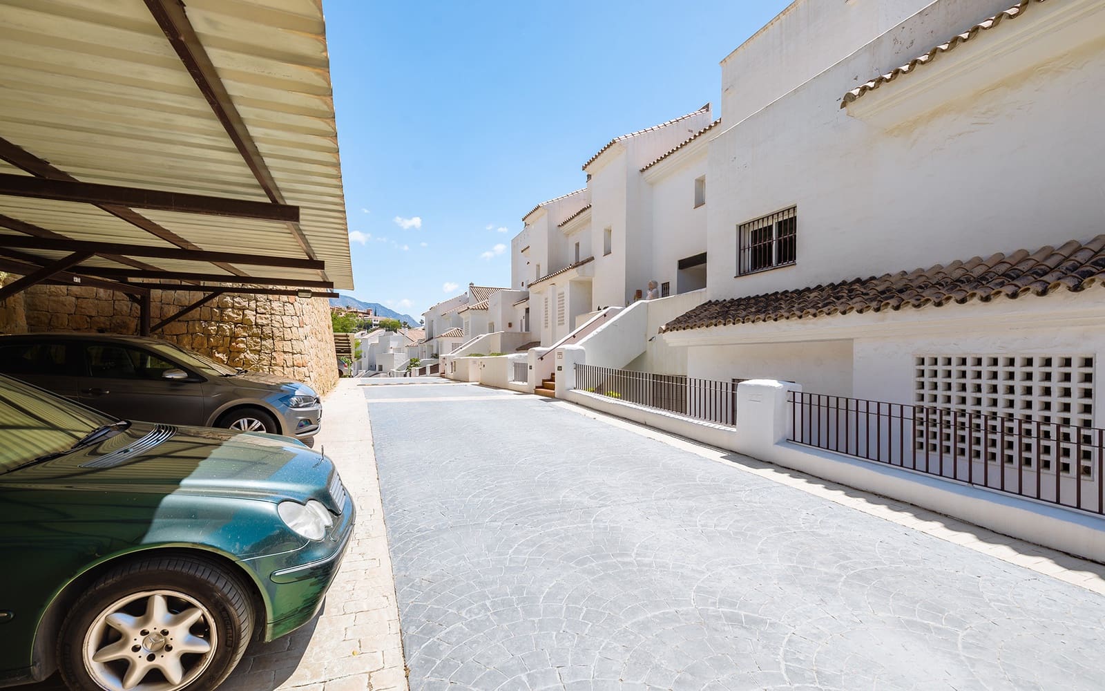 2 bedroom Penthouse for sale in Marbella with pool garage - € 1,250,000 (Ref: 9861756)