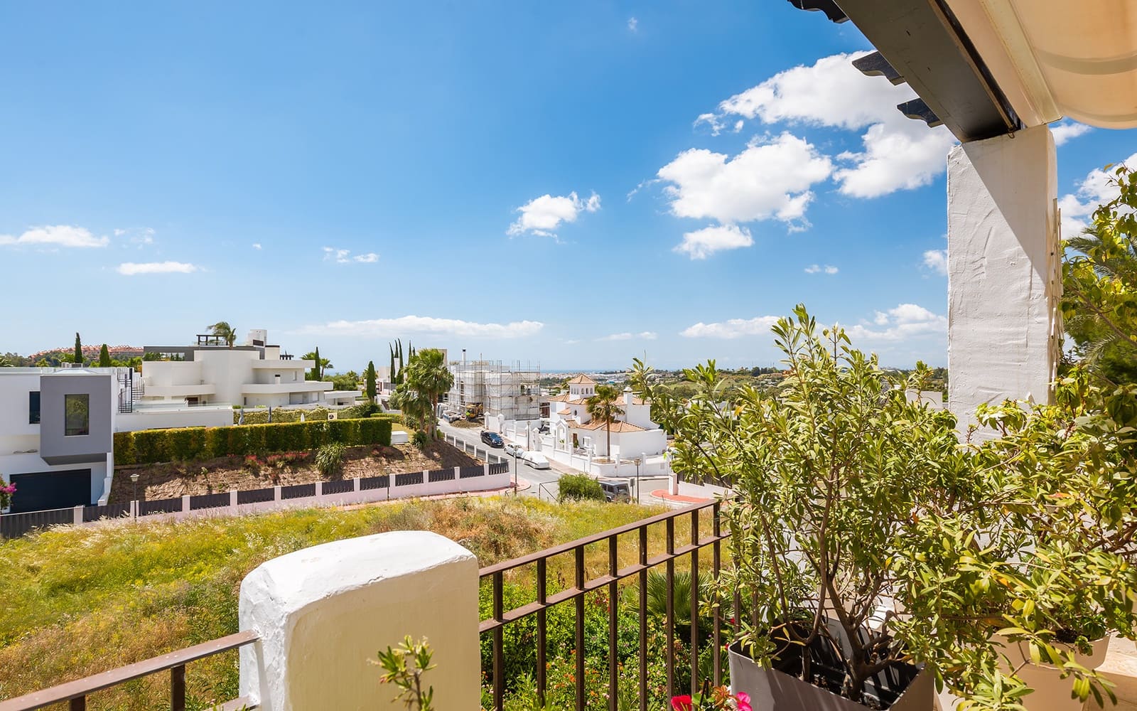2 bedroom Penthouse for sale in Marbella with pool garage - € 1,250,000 (Ref: 9861756)