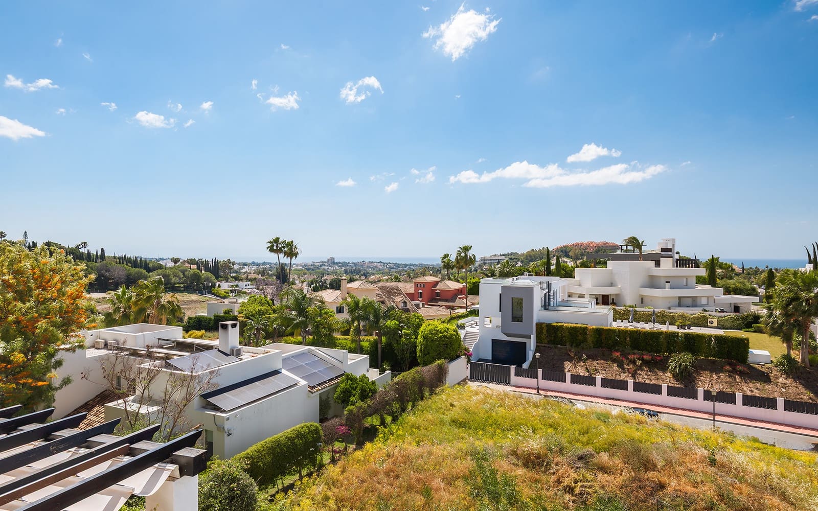 2 bedroom Penthouse for sale in Marbella with pool garage - € 1,250,000 (Ref: 9861756)