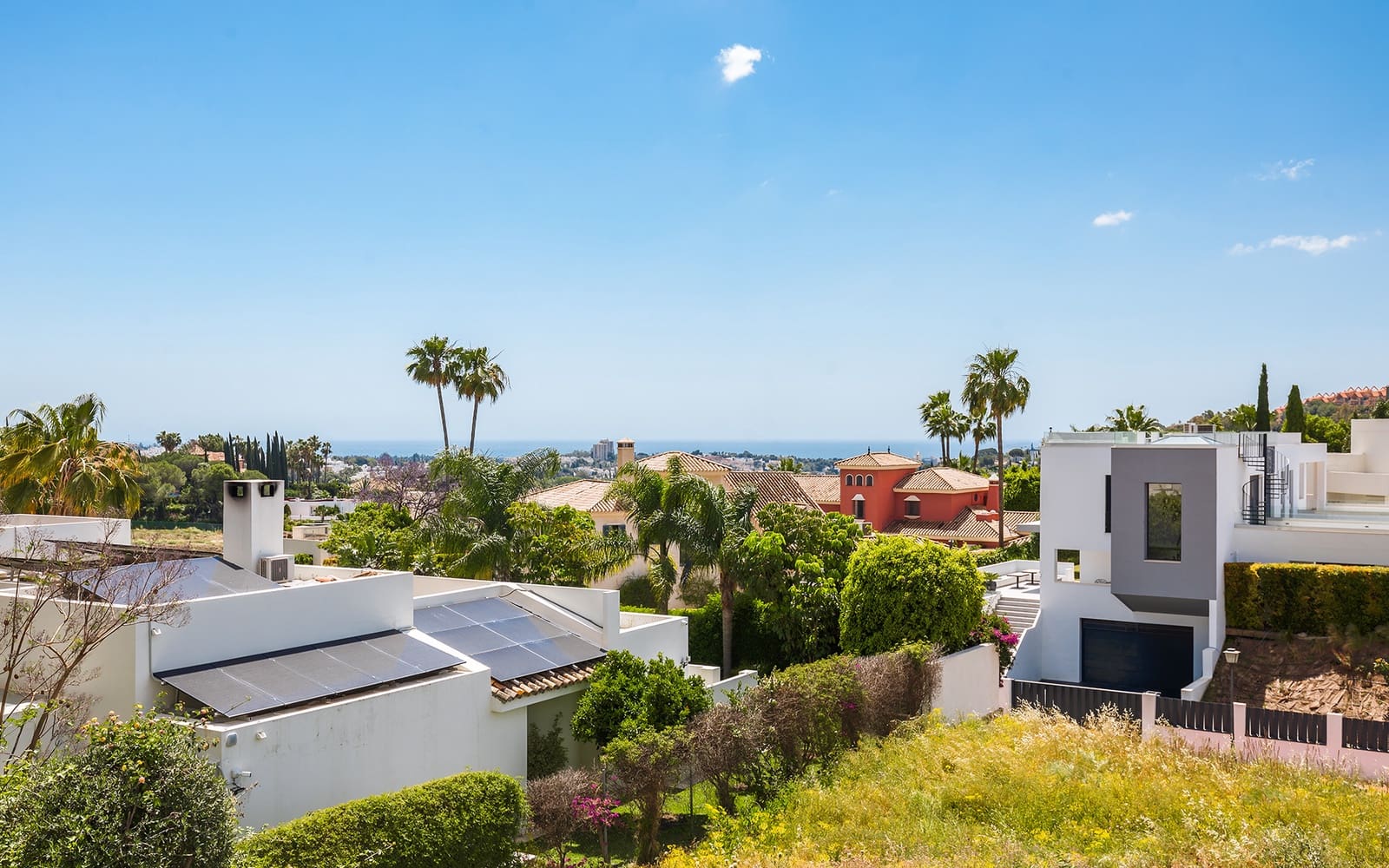 2 bedroom Penthouse for sale in Marbella with pool garage - € 1,250,000 (Ref: 9861756)