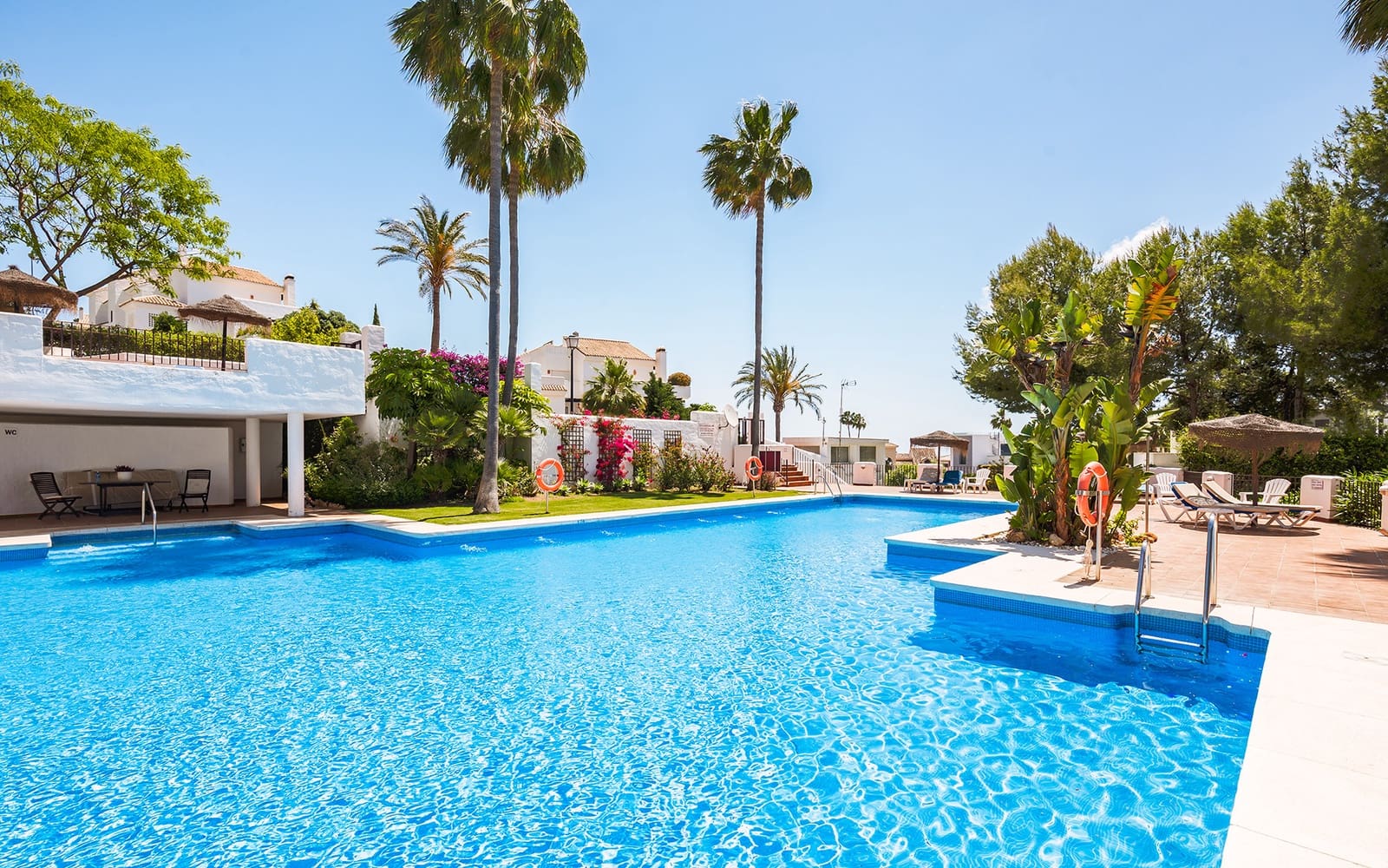 2 bedroom Penthouse for sale in Marbella with pool garage - € 1,250,000 (Ref: 9861756)