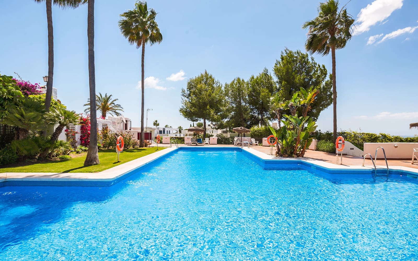 2 bedroom Penthouse for sale in Marbella with pool garage - € 1,250,000 (Ref: 9861756)