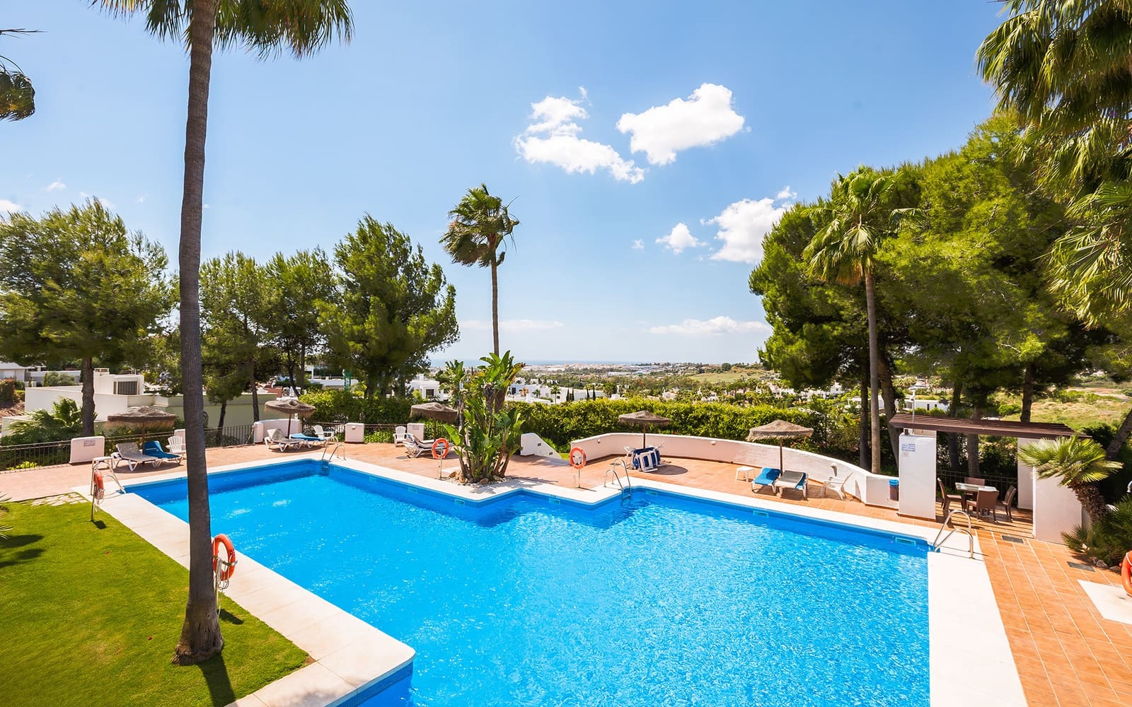 2 bedroom Penthouse for sale in Marbella with pool garage - € 1,250,000 (Ref: 9861756)