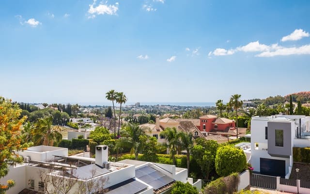 2 Zimmer Penthouse zu verkaufen in Marbella mit Pool Garage - 1.250.000 € (Ref: 9861756)