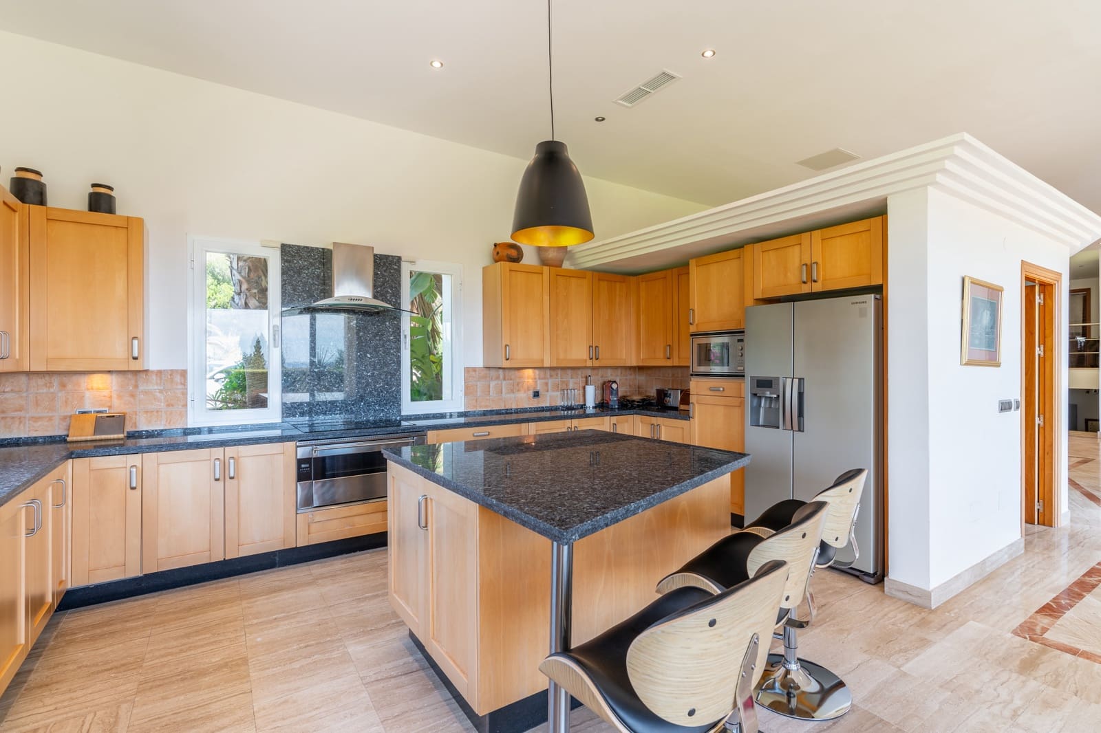 5 bedroom Villa for sale in Benahavis with pool garage - € 4,499,000 (Ref: 9878261)