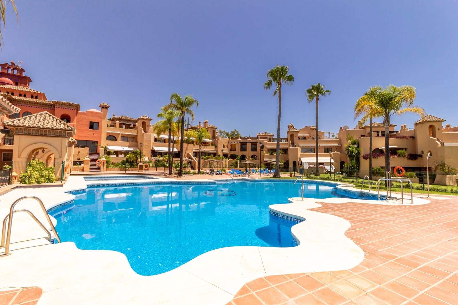 3 Zimmer Penthouse zu verkaufen in Estepona mit Pool Garage - 798.000 € (Ref: 9904270)