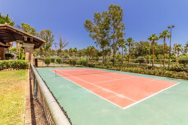 3 Zimmer Penthouse zu verkaufen in Estepona mit Pool Garage - 798.000 € (Ref: 9904270)