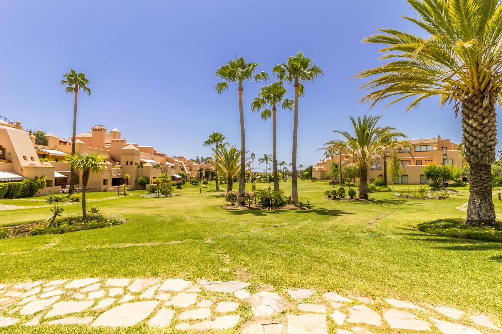 3 Zimmer Penthouse zu verkaufen in Estepona mit Pool Garage - 798.000 € (Ref: 9904270)