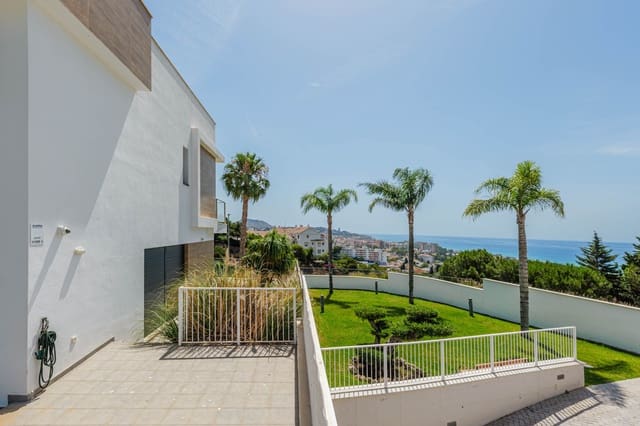 4 makuuhuone Paritalo myytävänä paikassa Cerrado de Calderon, Málaga kaupunki mukana uima-altaan 
autotalli - 1 650 000 € (Ref: 9912807)