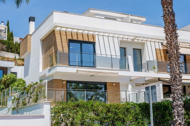 4 makuuhuone Paritalo myytävänä paikassa Cerrado de Calderon, Málaga kaupunki mukana uima-altaan 
autotalli - 1 650 000 € (Ref: 9912807)