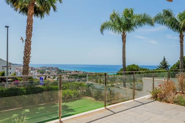 4 makuuhuone Paritalo myytävänä paikassa Cerrado de Calderon, Málaga kaupunki mukana uima-altaan 
autotalli - 1 650 000 € (Ref: 9912807)