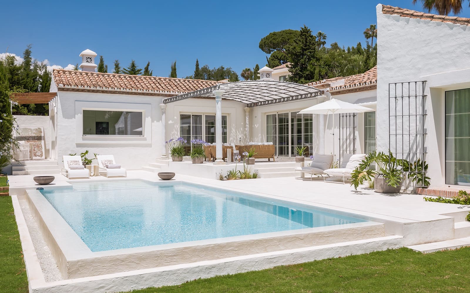 3 Zimmer Villa zu verkaufen in Guadalmina mit Pool Garage - 2.750.000 € (Ref: 9915490)
