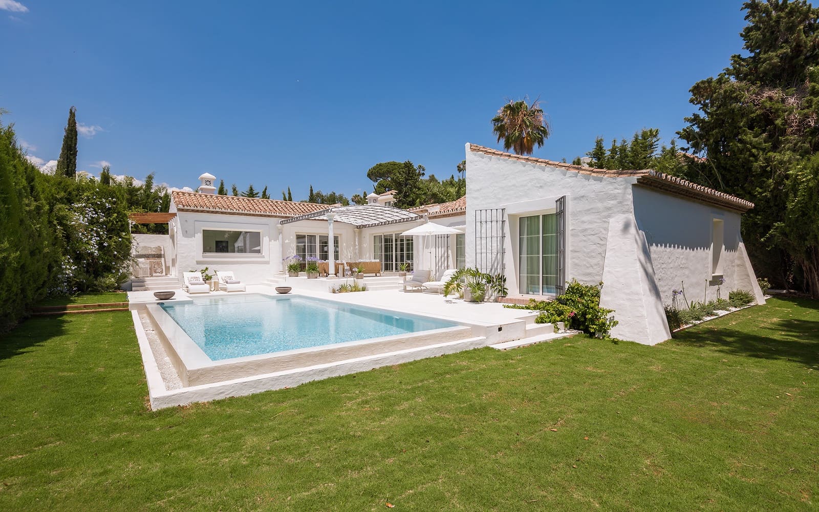 3 Zimmer Villa zu verkaufen in Guadalmina mit Pool Garage - 2.750.000 € (Ref: 9915490)