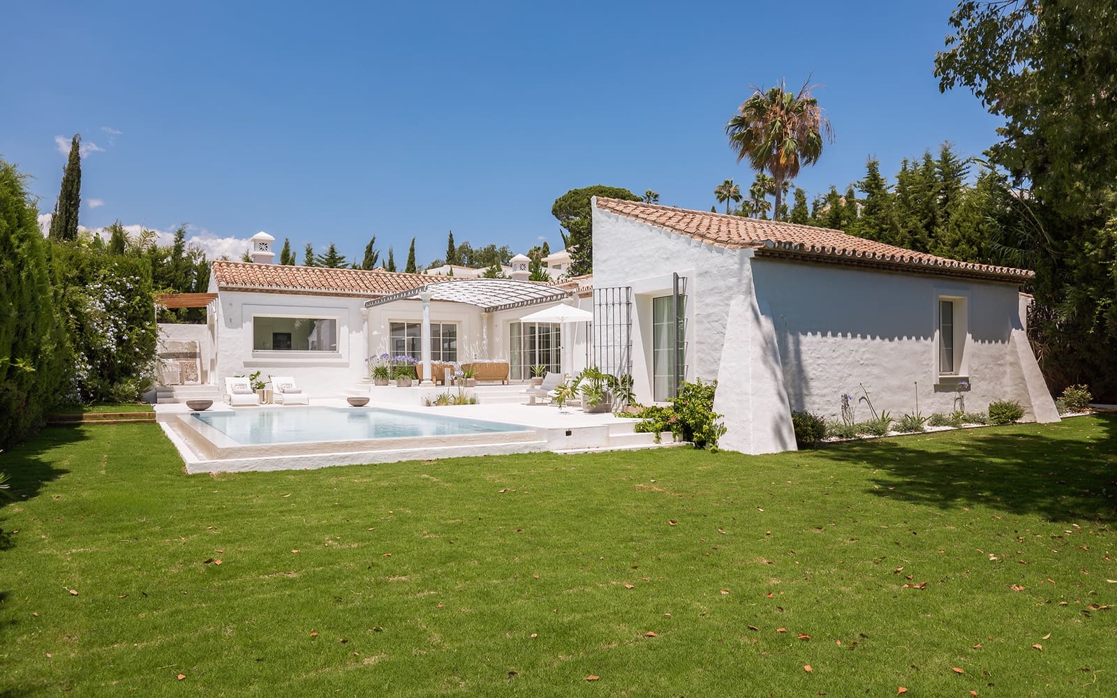 3 Zimmer Villa zu verkaufen in Guadalmina mit Pool Garage - 2.750.000 € (Ref: 9915490)