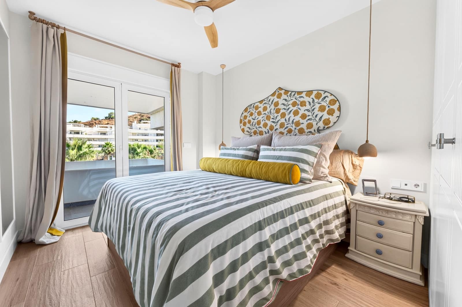 3 soverom Leilighet til salgs i Malaga by med svømmebasseng garasje - € 825 000 (Ref: 9920109)