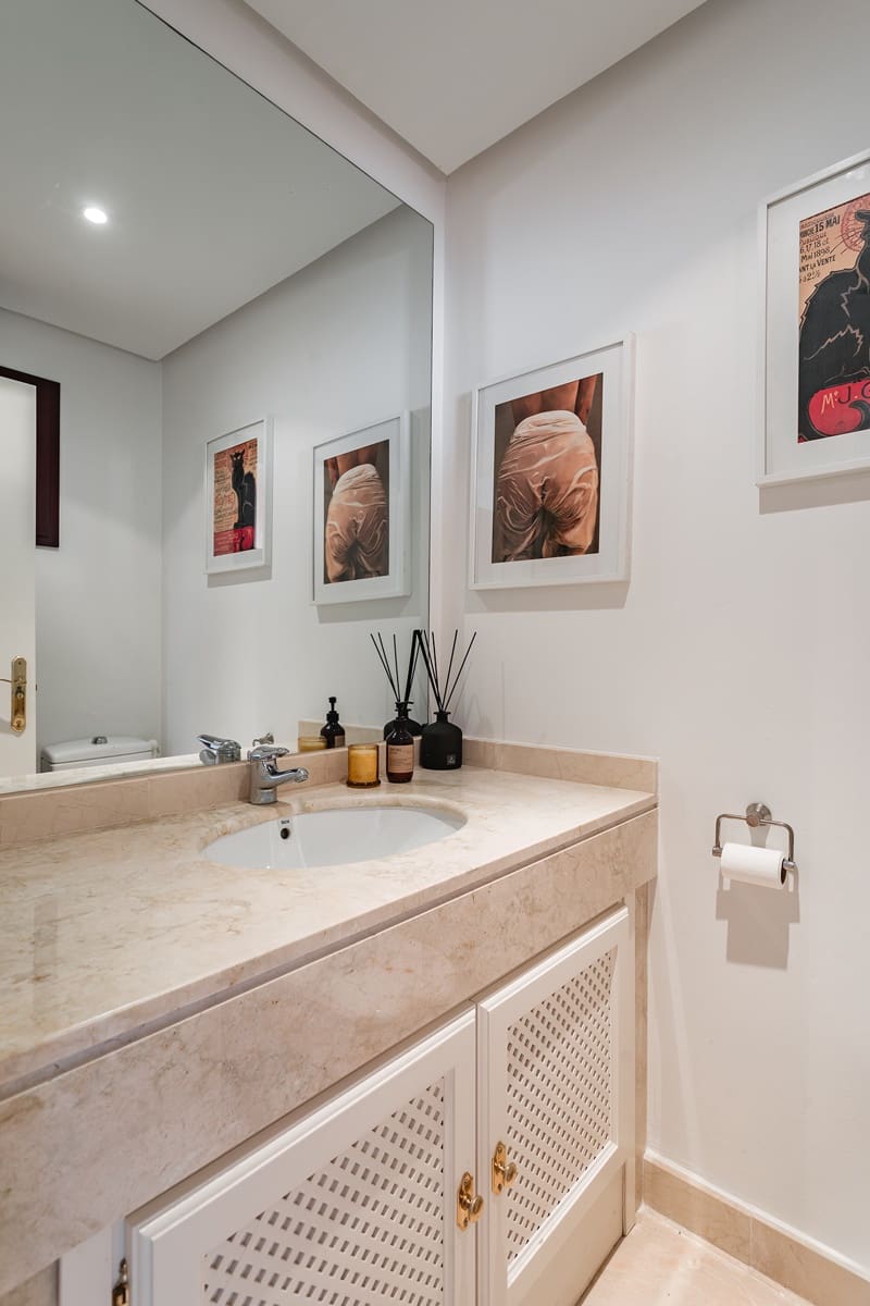 2 bedroom Apartment for sale in Benahavis with pool garage - € 525,000 (Ref: 9933763)