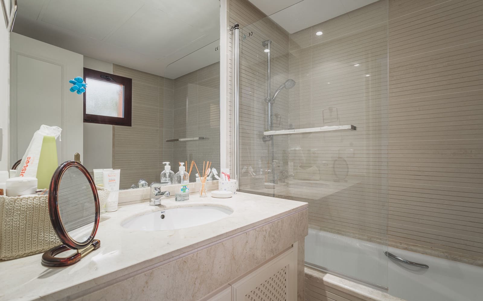 2 bedroom Apartment for sale in Benahavis with pool garage - € 525,000 (Ref: 9933763)