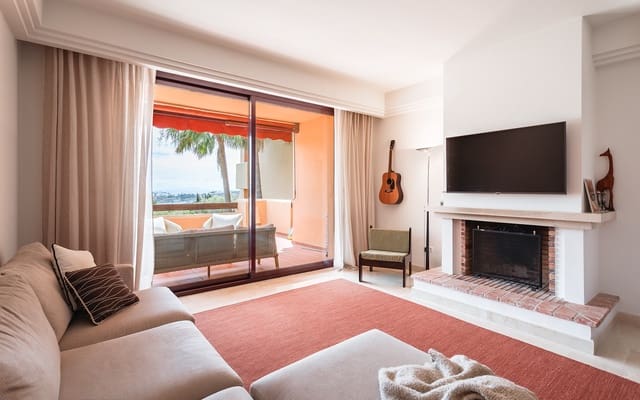 Apartamento de 2 habitaciones en Benahavís en venta con piscina garaje - 525.000 € (Ref: 9933763)