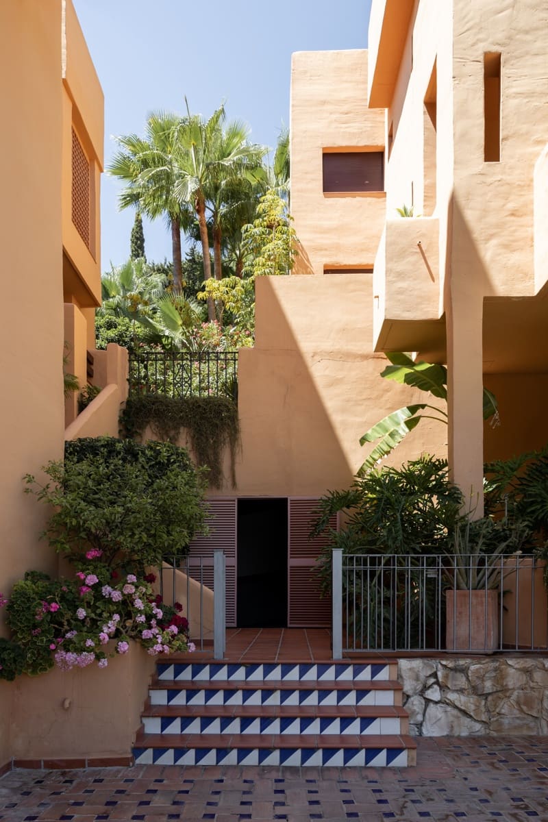 2 bedroom Apartment for sale in Benahavis with pool garage - € 525,000 (Ref: 9933763)