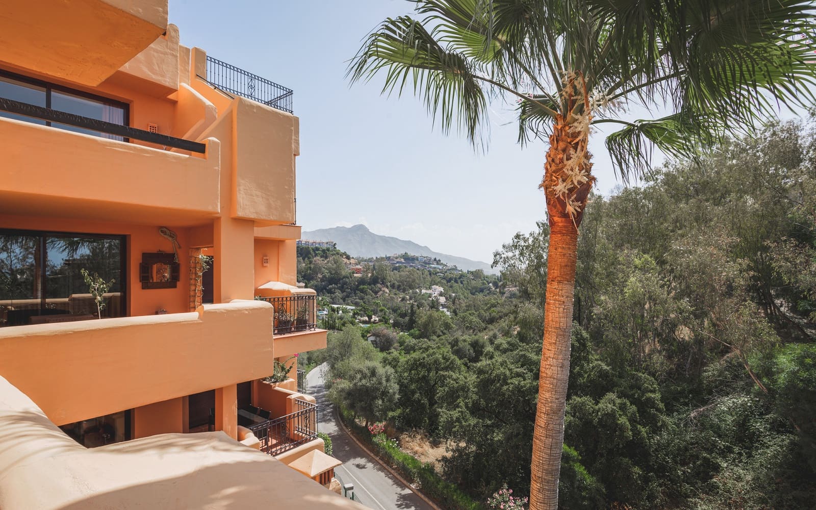 2 bedroom Apartment for sale in Benahavis with pool garage - € 525,000 (Ref: 9933763)