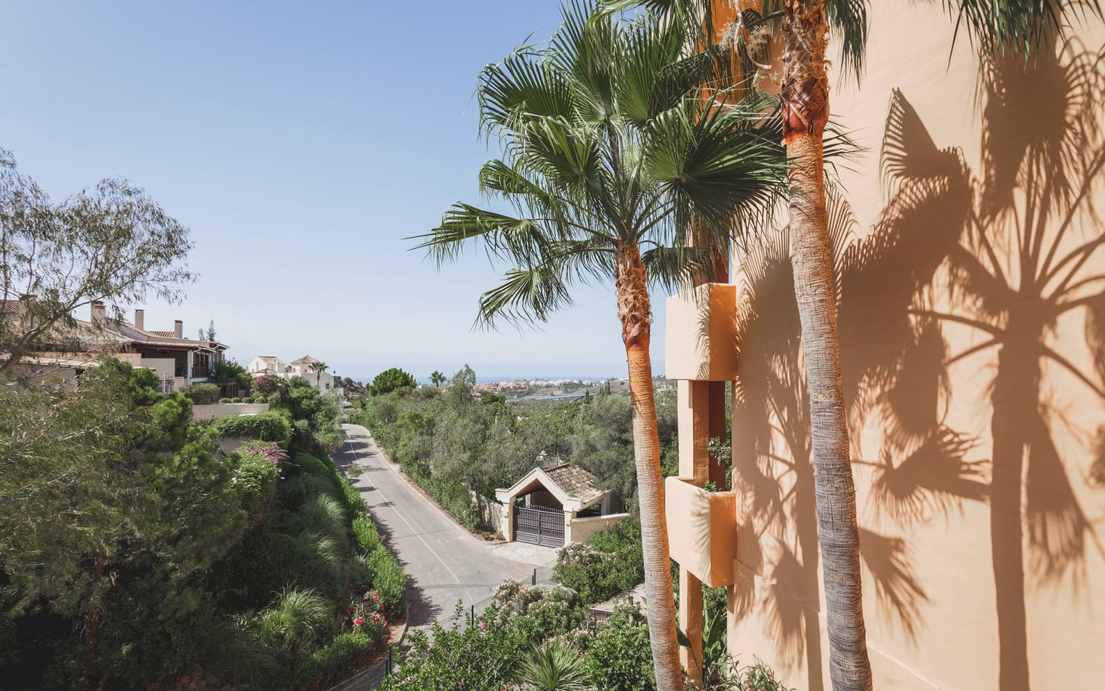 2 bedroom Apartment for sale in Benahavis with pool garage - € 525,000 (Ref: 9933763)