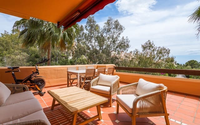 Apartamento de 2 habitaciones en Benahavís en venta con piscina garaje - 525.000 € (Ref: 9933763)