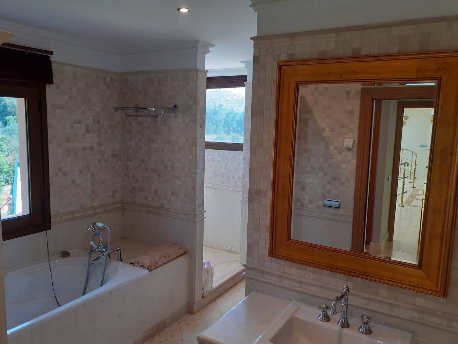 4 Zimmer Villa zu verkaufen in Benahavis mit Pool Garage - 3.900.000 € (Ref: 9949457)