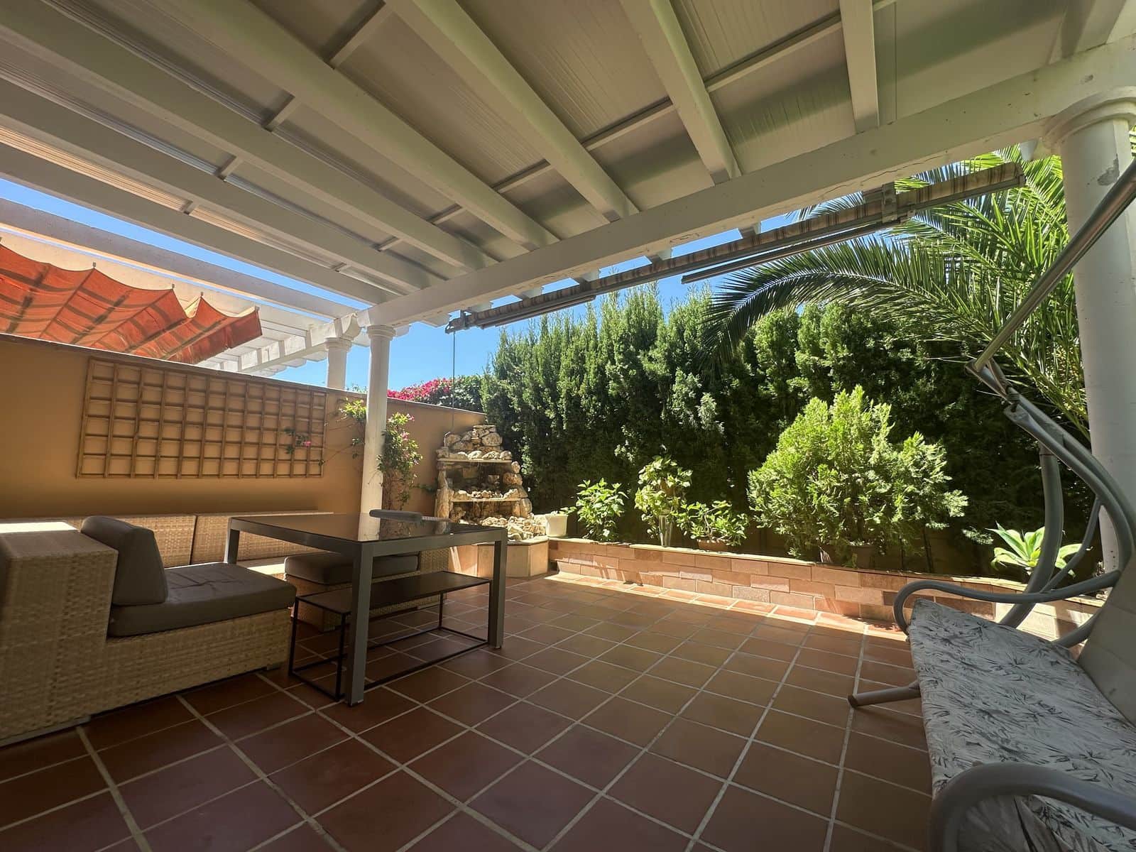 4 chambre Villa/Maison Semi-Mitoyenne à vendre à Riviera del Sol avec piscine garage - 425 000 € (Ref: 10009704)