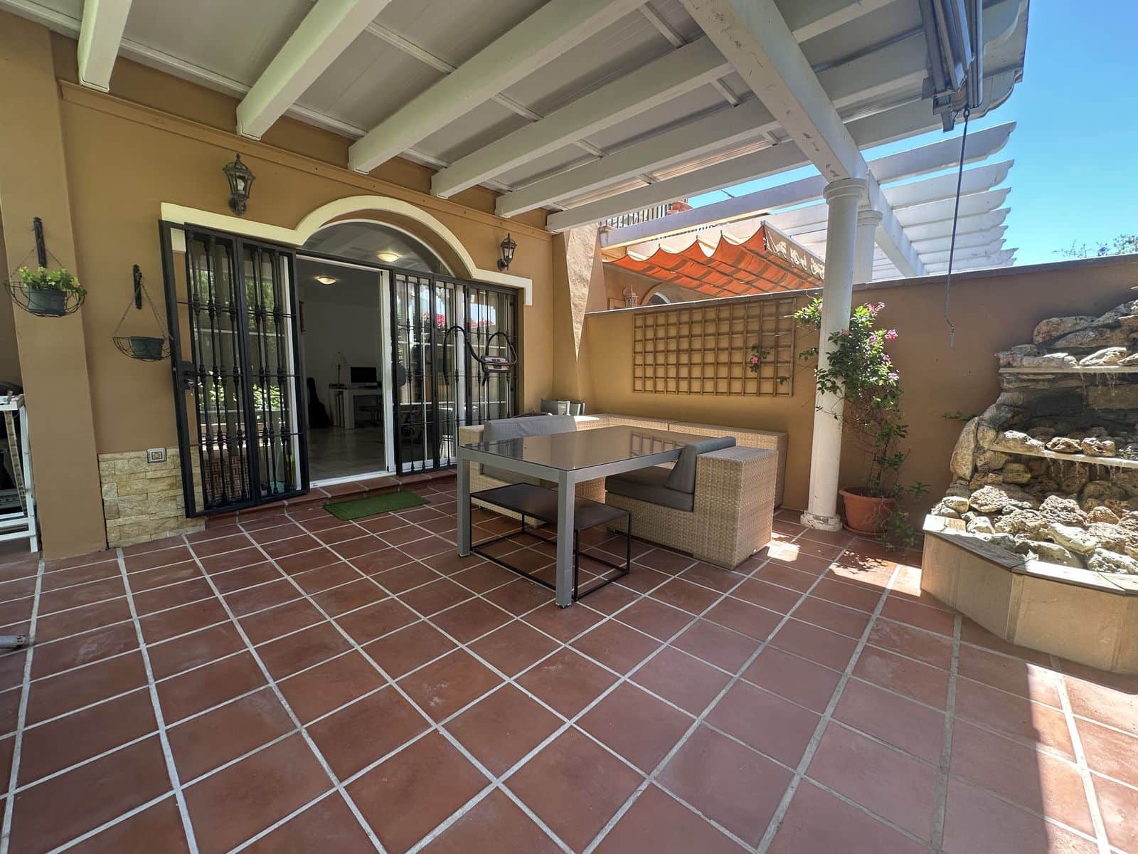 4 chambre Villa/Maison Semi-Mitoyenne à vendre à Riviera del Sol avec piscine garage - 425 000 € (Ref: 10009704)
