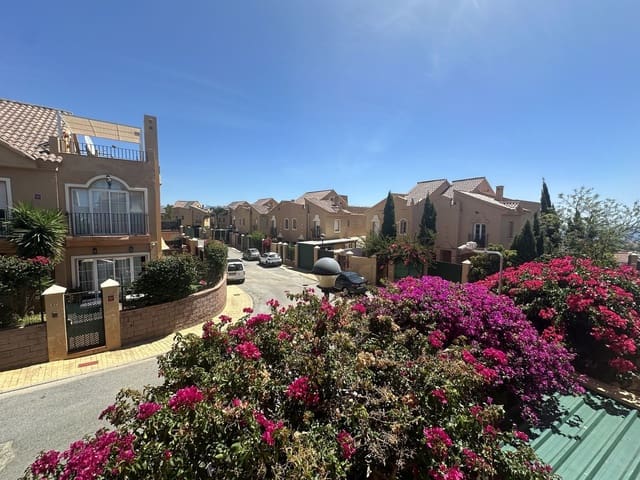 4 chambre Villa/Maison Semi-Mitoyenne à vendre à Riviera del Sol, Mijas avec piscine garage - 425 000 € (Ref: 10009704)